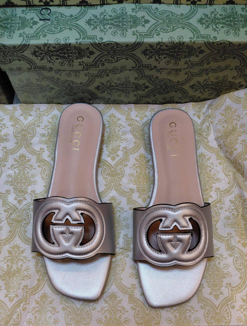 Gucci Slippers , 
Size 36 To 41
90 dhs✅

Zain120
♥️♥️♥️