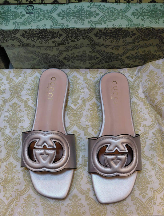 Gucci Slippers , 
Size 36 To 41
90 dhs✅

Zain120
♥️♥️♥️
