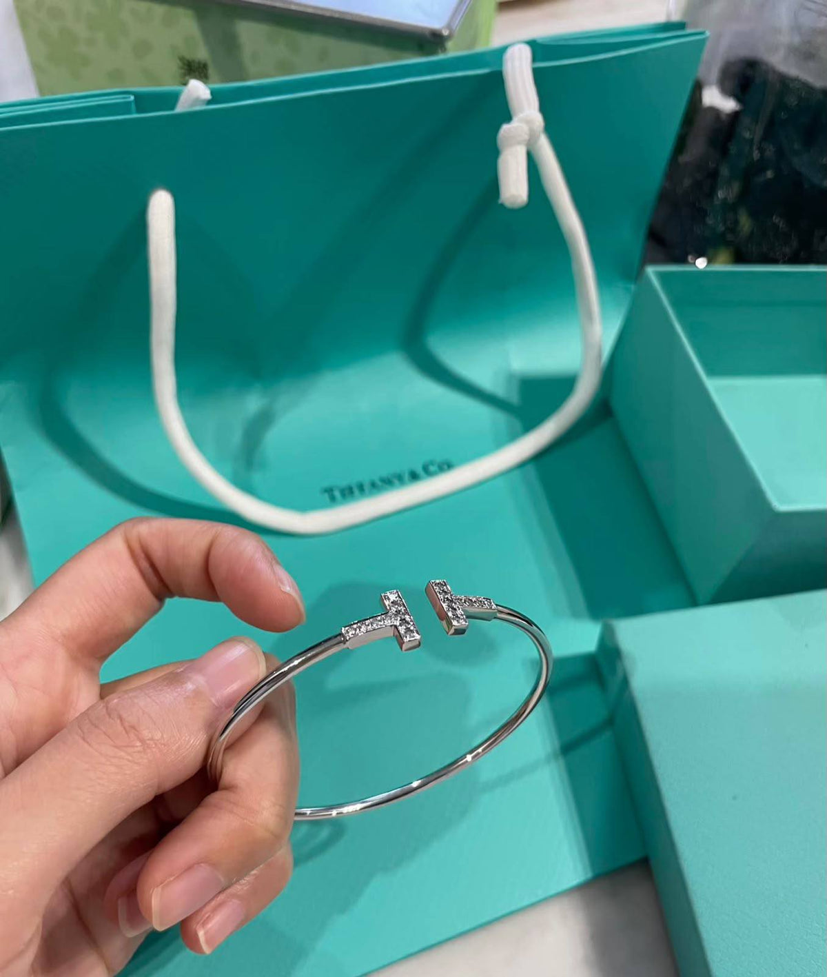 Tiffany Bangle
Master quality 

55 dhs🇦🇪🇦🇪

 normal box 📦

Zain48
♥️♥️♥️