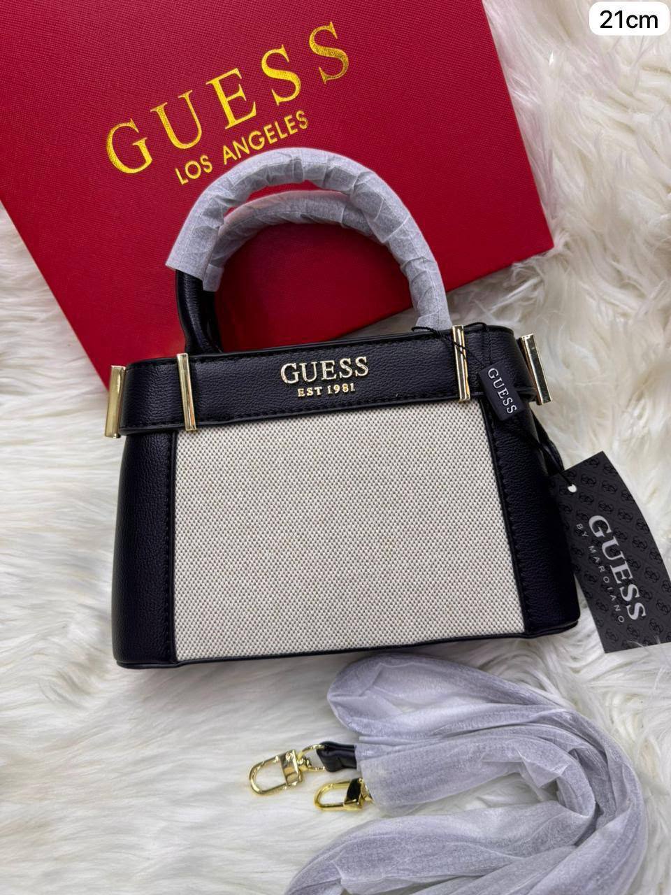 Guess Hanbag

1⃣️ First quality +🎁

size : 21 * 13 * 7 cm
105 dhs🇦🇪🇦🇪
with box 🎁


Zain115
♥️♥️♥️