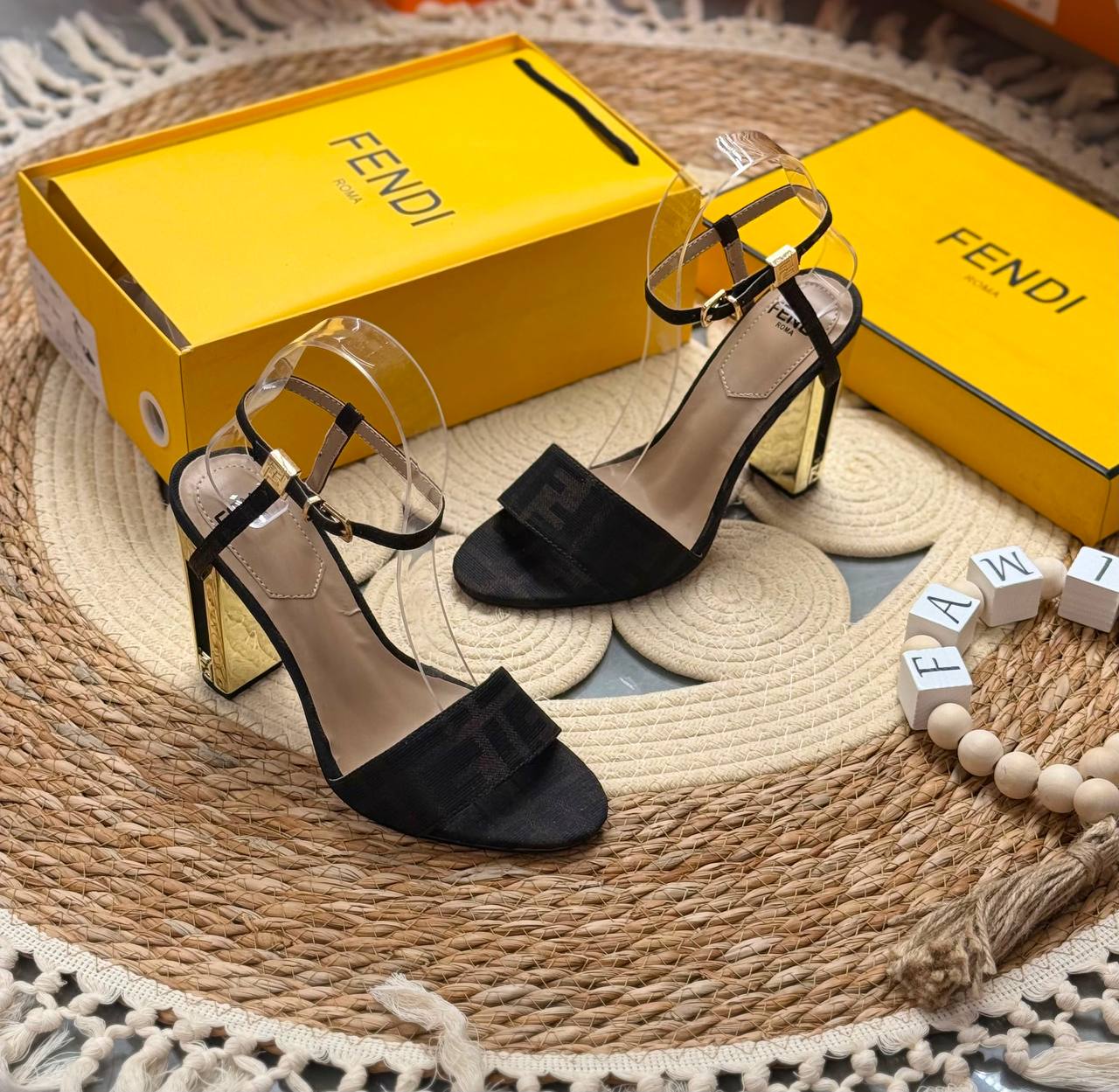 Fendi
     🧨. Size.  36 to 41
130 dhs💛

Zain80
♥️♥️♥️