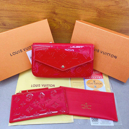 LV / coach

80 dhs🇦🇪🇦🇪

with box
size 22×3.5×12cm

Zain42
♥️♥️♥️