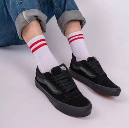 Vans Knu Skool Triple Black ,
Size 36-45 ,
190 dhs🪙💕

Zain18
♥️♥️♥️