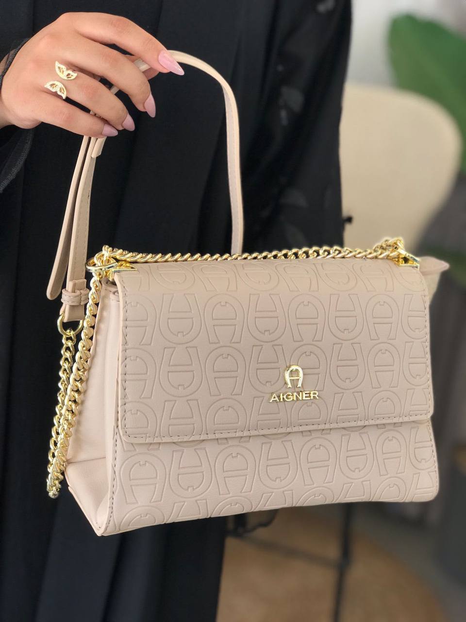 Aigner 
110 dhs✅

Zain299
♥️♥️♥️