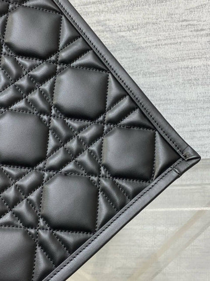 DIOR 
GOOD QUALITY
  MEDUIM SIZE 
90 dhs✅
36CM

Zain39
♥️♥️♥️