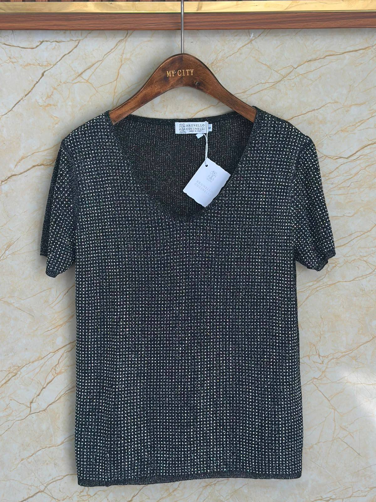BRUNELLO CUCINELLI
Women’s Tshirt
Master Quality 
SML
350 dhs✅

Zain276
♥️♥️♥️