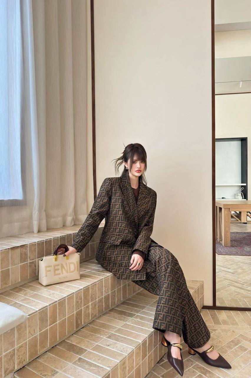 *New collections 💕💕    
270 dhs🪙🌨️
*good  quality  
*Sizes:S M L xl* 
*AVAILABL

Zain231
♥️♥️♥️