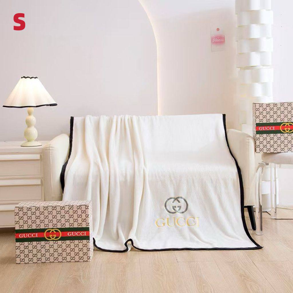 Blanket new came good quality single size 
40 dhs🪙🖤

Zain39
♥️♥️♥️