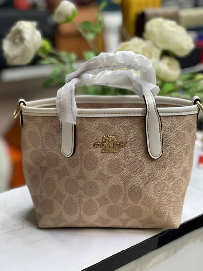 Coach
90 dhs🇦🇪🇦🇪
with box 🎁

Zain169
♥️♥️♥️