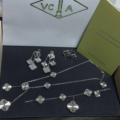 VCA SET ❤️‍🔥*
Necklace 🦋
Earring🌸
Ring 💍 free size 
Bracelet ✨
Master quality 💯
With normal boxes 🗃️ 
240 dhs🪙🌨️
With master box 📦 
290 dhs🪙🌨️

Zain216
♥️♥️♥️