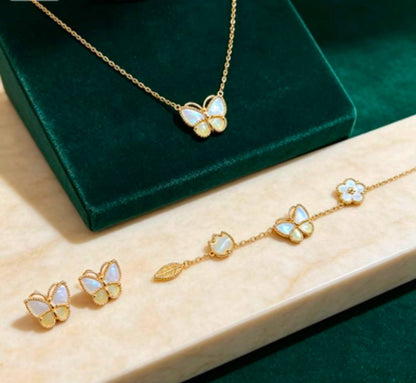 VCA Set
Necklace 
Earrings 
Bracelet 
*Master Quality* 🦋

*190* AED normal box 📦

Zain48
♥️♥️♥️