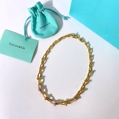 Tiffany set❤️‍🔥*
Necklace 🐦‍🔥
Earring🌸
Bracelet 🍁
Master quality 💯
With normal boxes 📦 
380 dhs🪙🌺
With master box 🗃️ 
400 dhs🪙🌺

Zain216
♥️♥️♥️