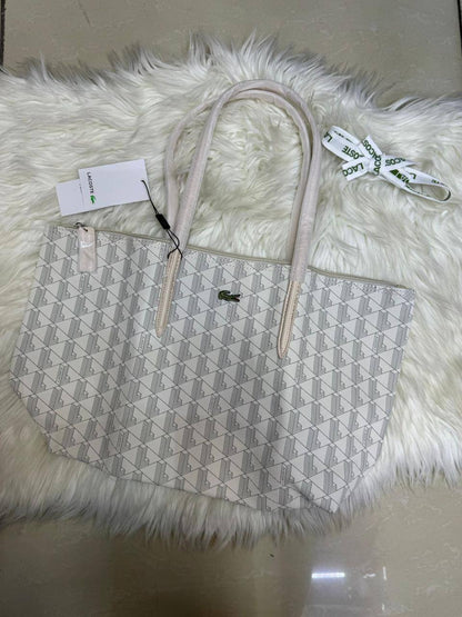 💖  LACOSTE 🐊 new Tote
1⃣️ First Quality 
Size: 45 * 27 cm
55 dhs✅

Zain115
♥️♥️♥️