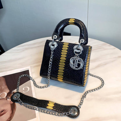 Dior
Best quality 
with box’s
🎁🎁🎁

115 dhs🪙🌨️
size 18cm

Zain158
♥️♥️♥️