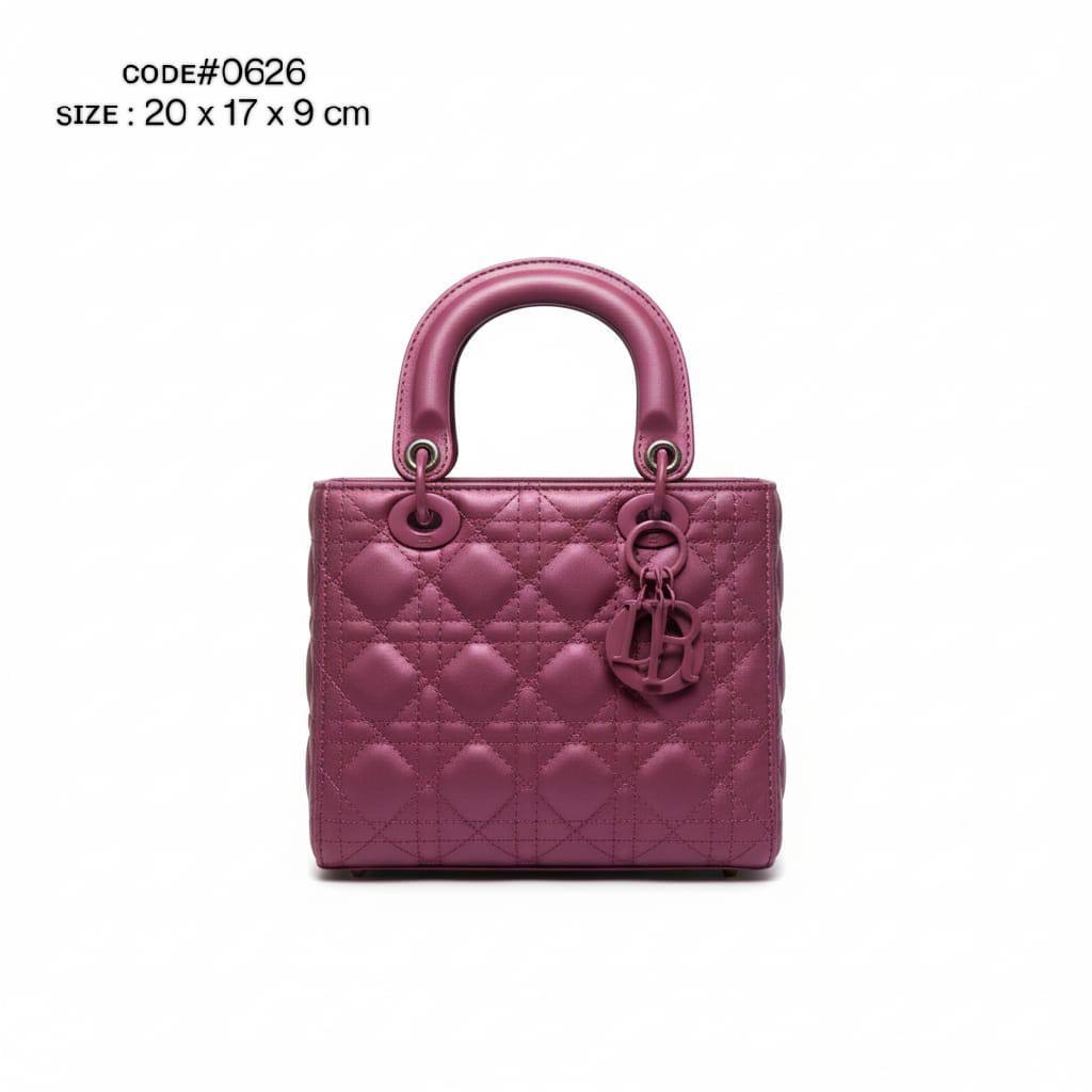 CHRISTIAN LADY DIOR
ᴍᴀᴛᴛᴇ ʟᴇᴀᴛʜᴇʀ ᴍᴀᴛᴇʀɪᴀʟ
sɪᴢᴇ : 20 cm

70 dhs🪙💕

Zain31
♥️♥️♥️