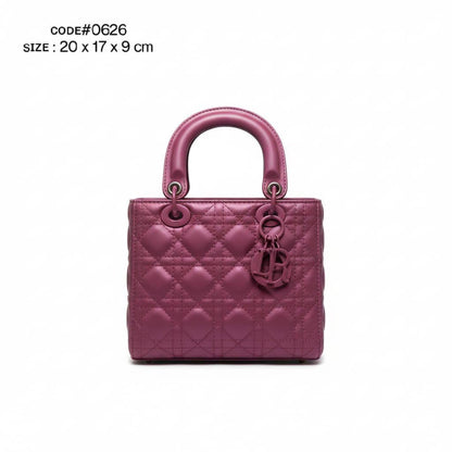 CHRISTIAN LADY DIOR
ᴍᴀᴛᴛᴇ ʟᴇᴀᴛʜᴇʀ ᴍᴀᴛᴇʀɪᴀʟ
sɪᴢᴇ : 20 cm

70 dhs🪙💕

Zain31
♥️♥️♥️