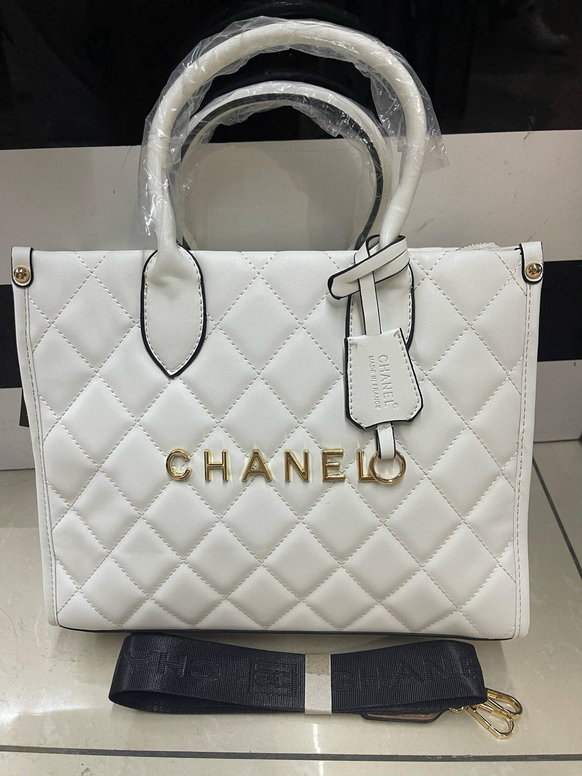 Chanel

80 dhs🇦🇪🇦🇪

Zain50
♥️♥️♥️