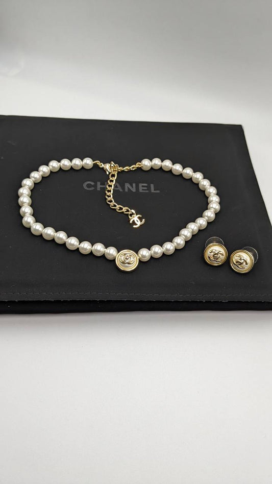 Chanel
*Master Quality* 
*Choker Necklace & Earrings*
170 dhs🇦🇪 with Normal Box 🎁
220 dhs🇦🇪 with Good Box 🎁
240 dhs🇦🇪 with Master Box 🎁

Zain210
♥️♥️♥️