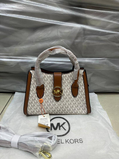 MK 
95 dhs🇦🇪🇦🇪
size 24×10×17cm

Zain213
♥️♥️♥️
