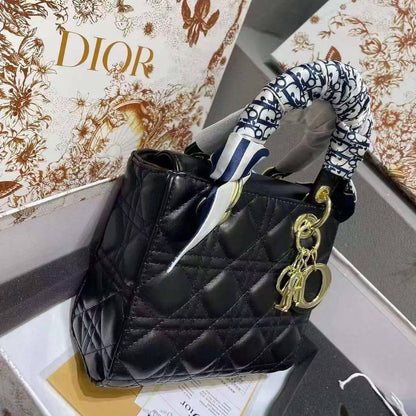 Dior
20*17*8 cm
With box
🎁🎁🎁

🌹Set 130 dhs✅

Zain17
♥️♥️♥️