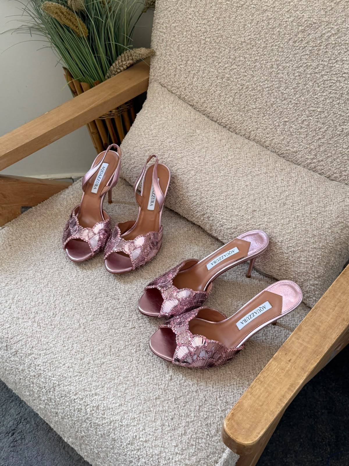 AQUAZZURA 

𝐀𝐯𝐚𝐢𝐥𝐚𝐛𝐥𝐞 𝐍𝐨𝐰

𝐒𝐢𝐳𝐞𝐬: 𝟑𝟔 — 𝟒𝟏
500 dhs🇦🇪🇦🇪

Zain298
♥️♥️♥️