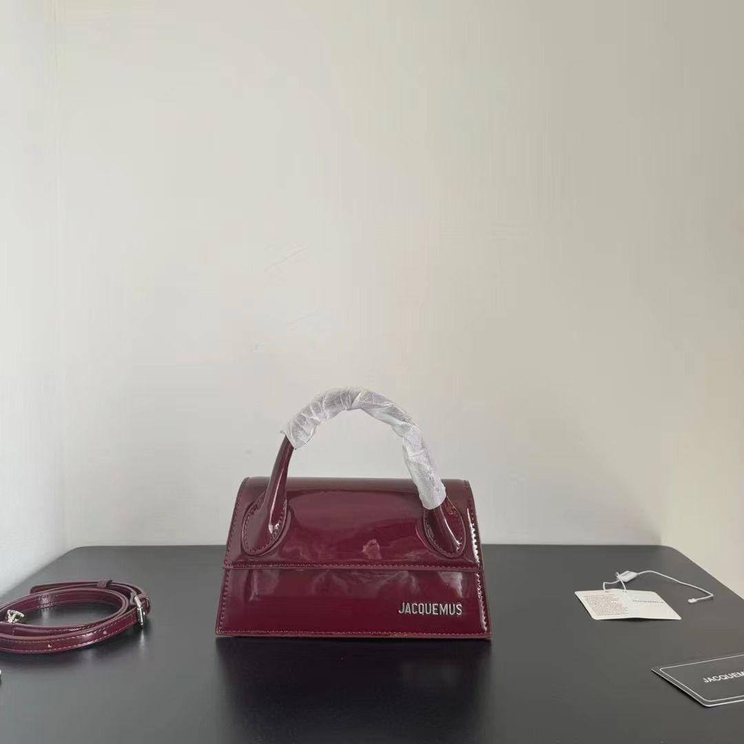 Jacquemus

110 dhs🪙🌨️

Zain143
♥️♥️♥️