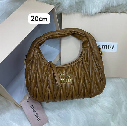 Miu Miu
95 dhs✅ 

with box
🎁🎁🎁

Zain72
♥️♥️♥️