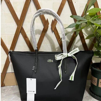 Lacoste
45 dhs🪙🖤
size 43×28×12cm

Zain42
♥️♥️♥️