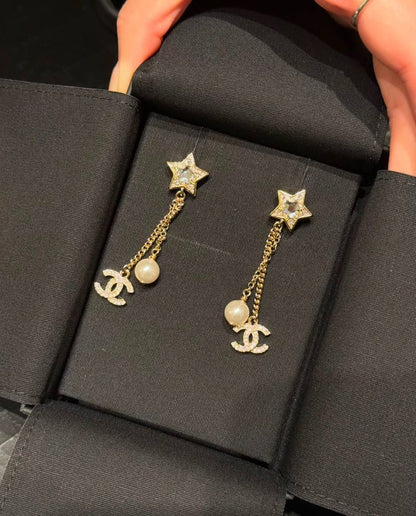 CHANEL 
Necklace 😍
Earring 🦋
Master quality 💯
With normal boxes 🗃️ 
100 dhs🇦🇪🇦🇪

With master box 📦 
120 dhs🇦🇪🇦🇪

Zain216
♥️♥️♥️