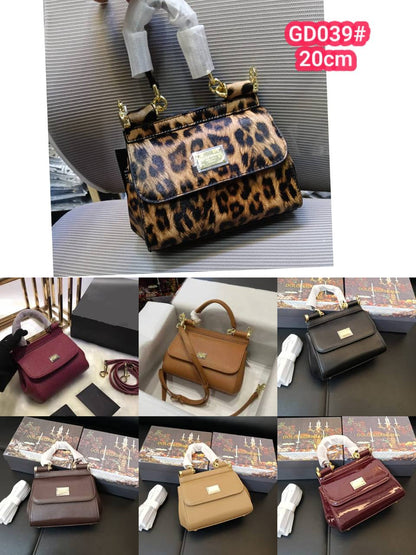 D&G
105 dhs✅
with box
size 20cm

Zain26
♥️♥️♥️