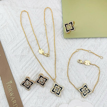 ROBERTO COIN SET🌊*
Necklace ❤️‍🔥
Earring 💥
Bracelet 🍁
Ring 💍 size available 👇
6,7,8,9

Master quality 💯
With normal boxes 📦 
150 dhs🪙🌨️

With master box 🗃️ 
230 dhs🪙🌨️

Zain228
♥️♥️♥️
