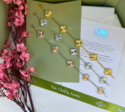 VCA
 *6 Motifs Bracelet* 
*90 dhs🇦🇪🇦🇪*   with  *NORMAL*  Box
*150 dhs🇦🇪🇦🇪* with  *ORIGINAL*  Box

Zain209
♥️♥️♥️