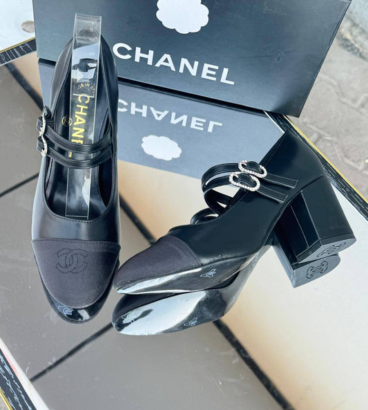 Chanel 
Size 36 to 41
110 dhs🪙💚

Zain21
♥️♥️♥️