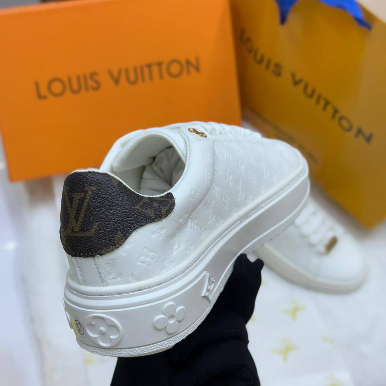 LV SHOES 👟 
Size 36-41
140 dhs🪙🖤

Zain40
♥️♥️♥️