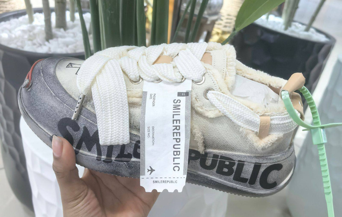 Ladies Fashion Shoes
65 dhs✅
size,35….43
💓💓

Zain161
❣️❣️❣️