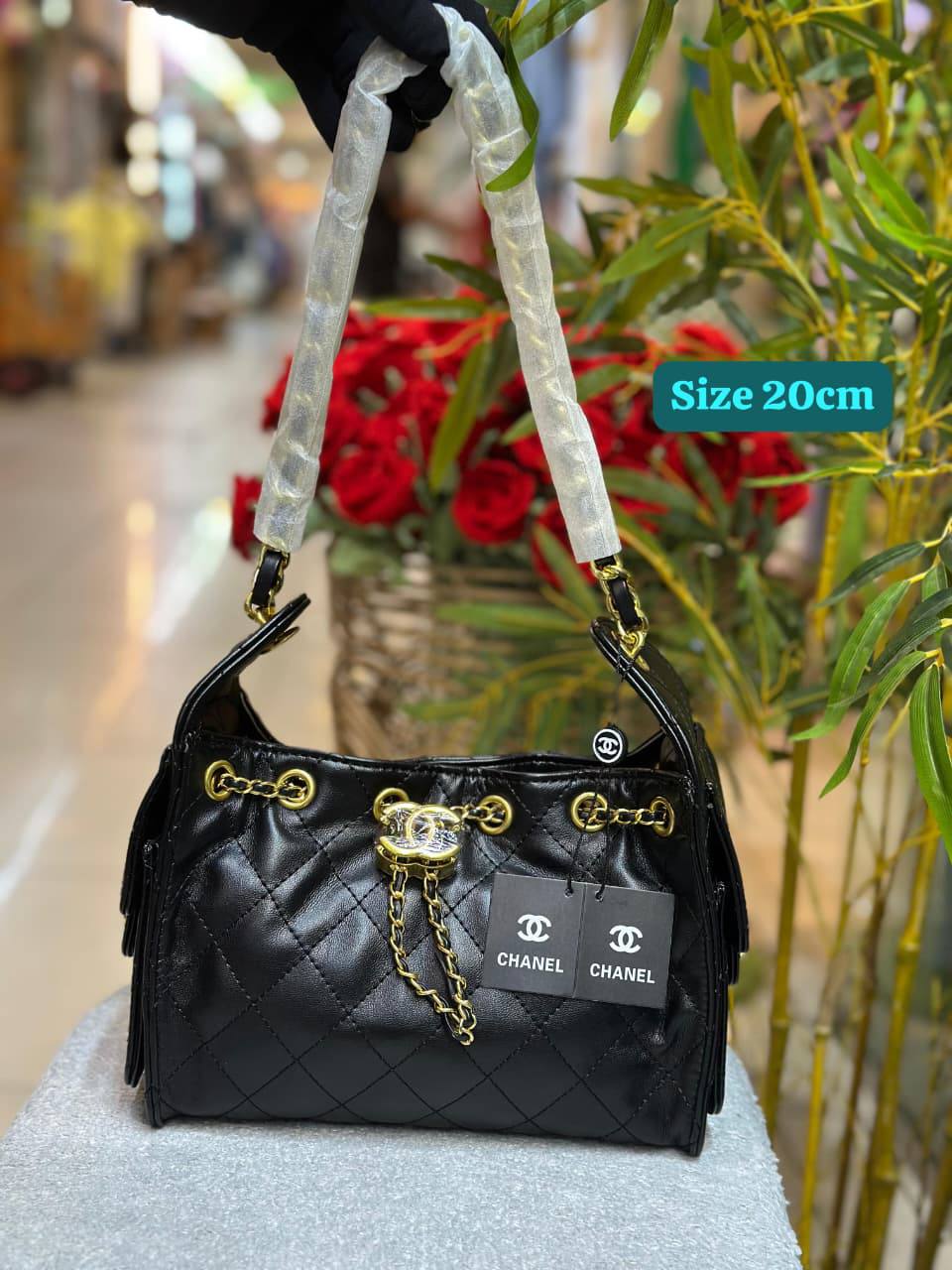 Chanel
Good quality 
with box 
120 dhs✅

Zain186
♥️♥️♥️