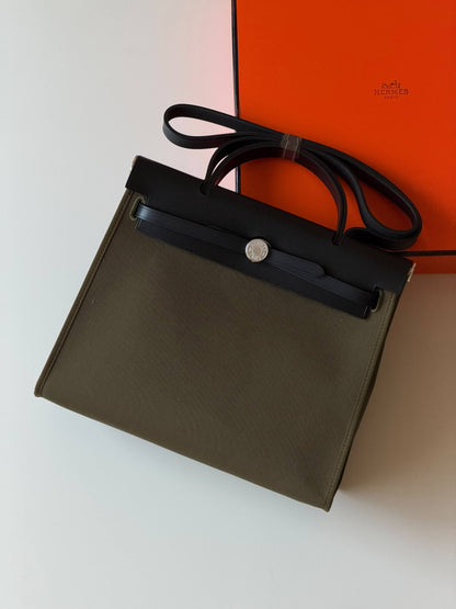 Hermes herbag
 31cm💕

Master quality 😍
with box❤️
630 dhs🇦🇪🇦🇪

Zain52
♥️♥️♥️