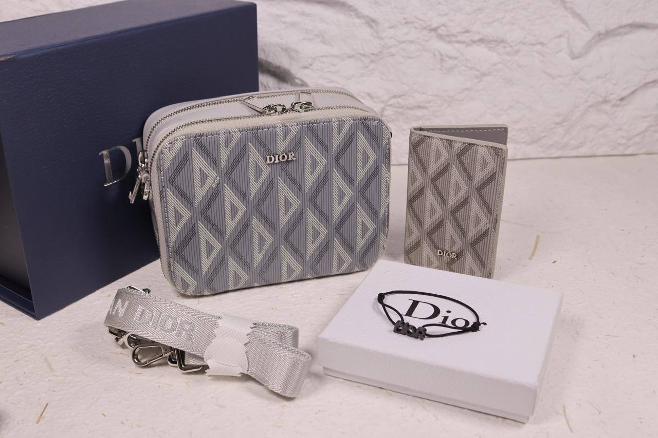 Dior - Gucci - LV -  3in1
 Master
Set Price 
290 dhs🪙🌨️

Zain33
♥️♥️♥️