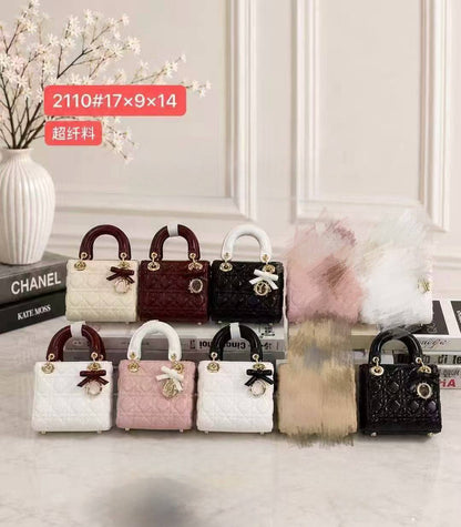 Dior
125 dhs🇦🇪🇦🇪

SIZE：17×9×14

Super good 
quality 

with box
Zain35
♥️♥️♥️