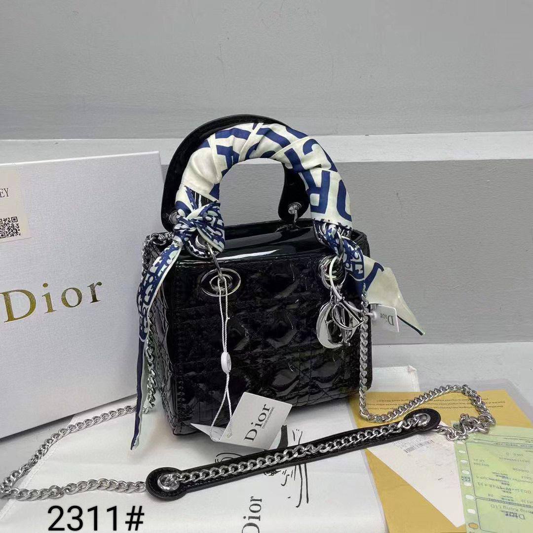Dior
with box
🎁🎁🎁

offer offer
75 dhs✅

Zain219
♥️♥️♥️