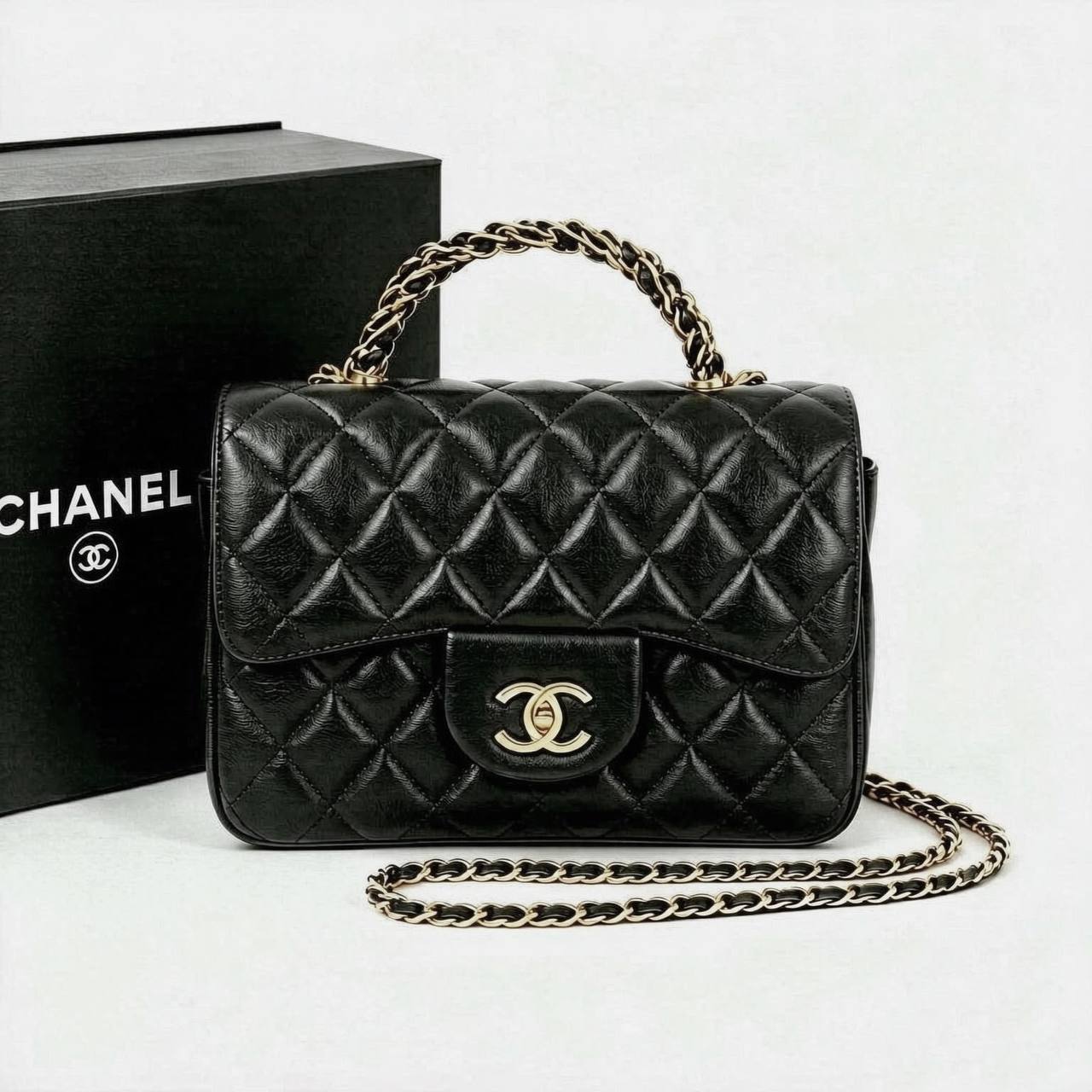 CHANEL 
GOOD QUALITY WITH BOX 
100 dhs🇦🇪🇦🇪
Size:20cm

Zain295
♥️♥️♥️