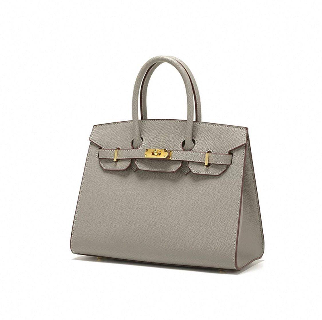 Hermes 
95 dhs✅
size 21×10×15cm

Zain213
♥️♥️♥️