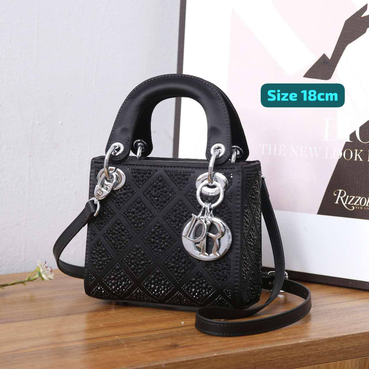 Dior

Good quality 
with box 

125 dhs🇦🇪🇦🇪

Zain186
♥️♥️♥️