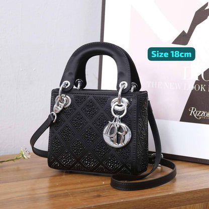 Dior

Good quality 
with box 

125 dhs🇦🇪🇦🇪

Zain186
♥️♥️♥️