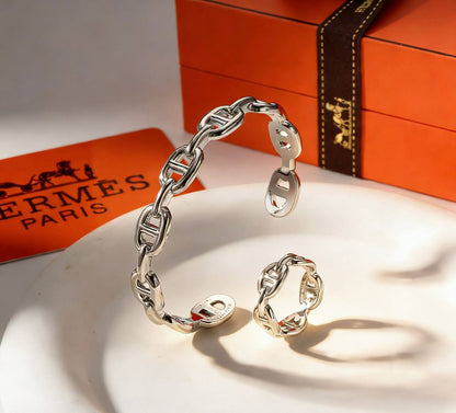 RING WITH BANGLE
WITH BOX AND PAPER BAG🛍️🎁
105 DHS🌺
MASTER QUALITY✨💫
Hermes

Zain89
♥️♥️♥️