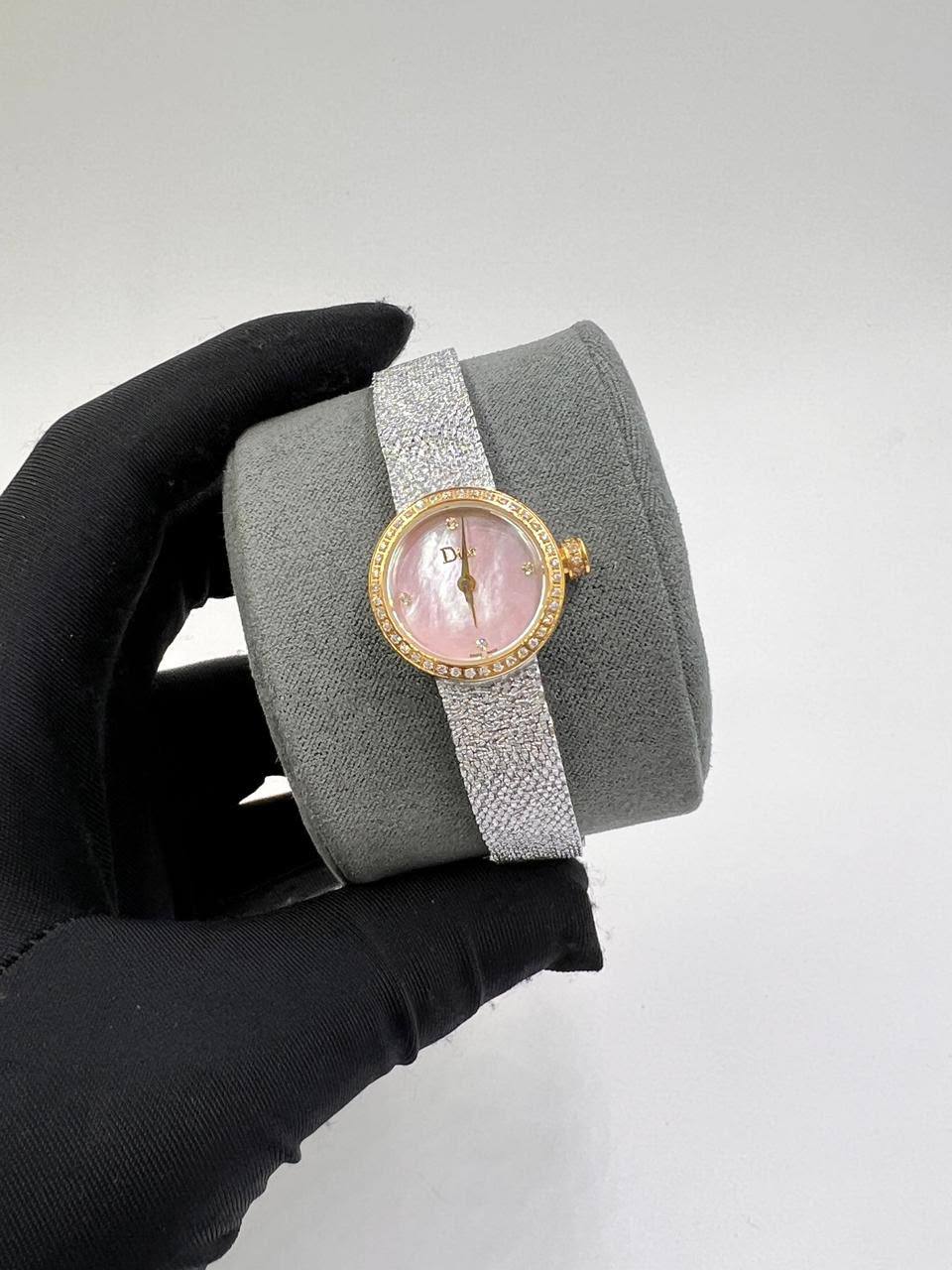 Dior

with box 
280 dhs🇦🇪🇦🇪

19mm

Zain85
♥️♥️♥️