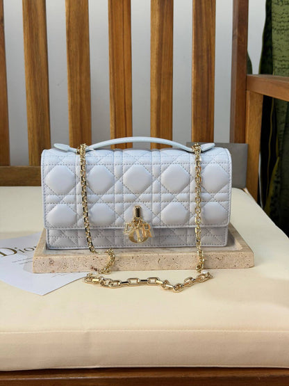 DIOR💫
Super Master Quality ⚡️
Original Packing 🎁
Size 21CM📏

For Price 👇 WhatsApp✅
0568585901 
0507557372
0552275751 Owner Zain 👌

Zain321
♥️♥️♥️