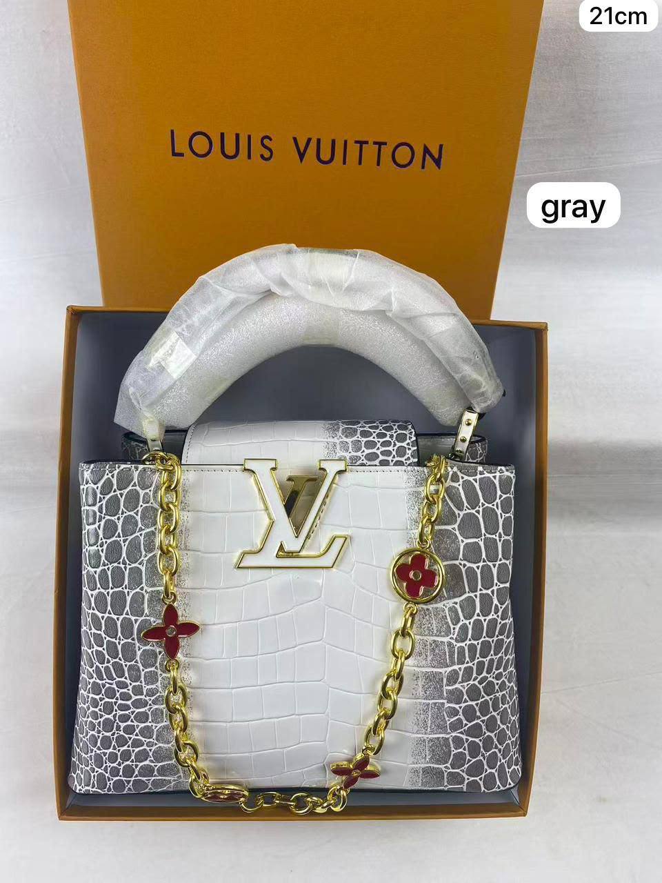 🌹 LV Capitalcines

1️⃣ First Quality +🎁

Size : 25 ~ 21 * 15 cm

100 dhs🇦🇪♥️♥️

 with box🎁

Zain115
♥️♥️♥️