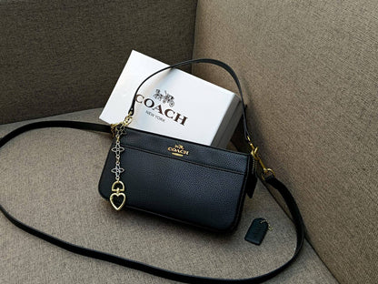 Coach
75 dhs❣️

with box
🎁🎁🎁

size 23cm

Zain26
♥️♥️♥️