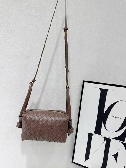 Bottega Veneta Loop

1️⃣ First quality +🎁
Size : 22 * 14 * 11 cm
85 dhs🇦🇪🇦🇪

with box 🎁

Zain115
♥️♥️♥️